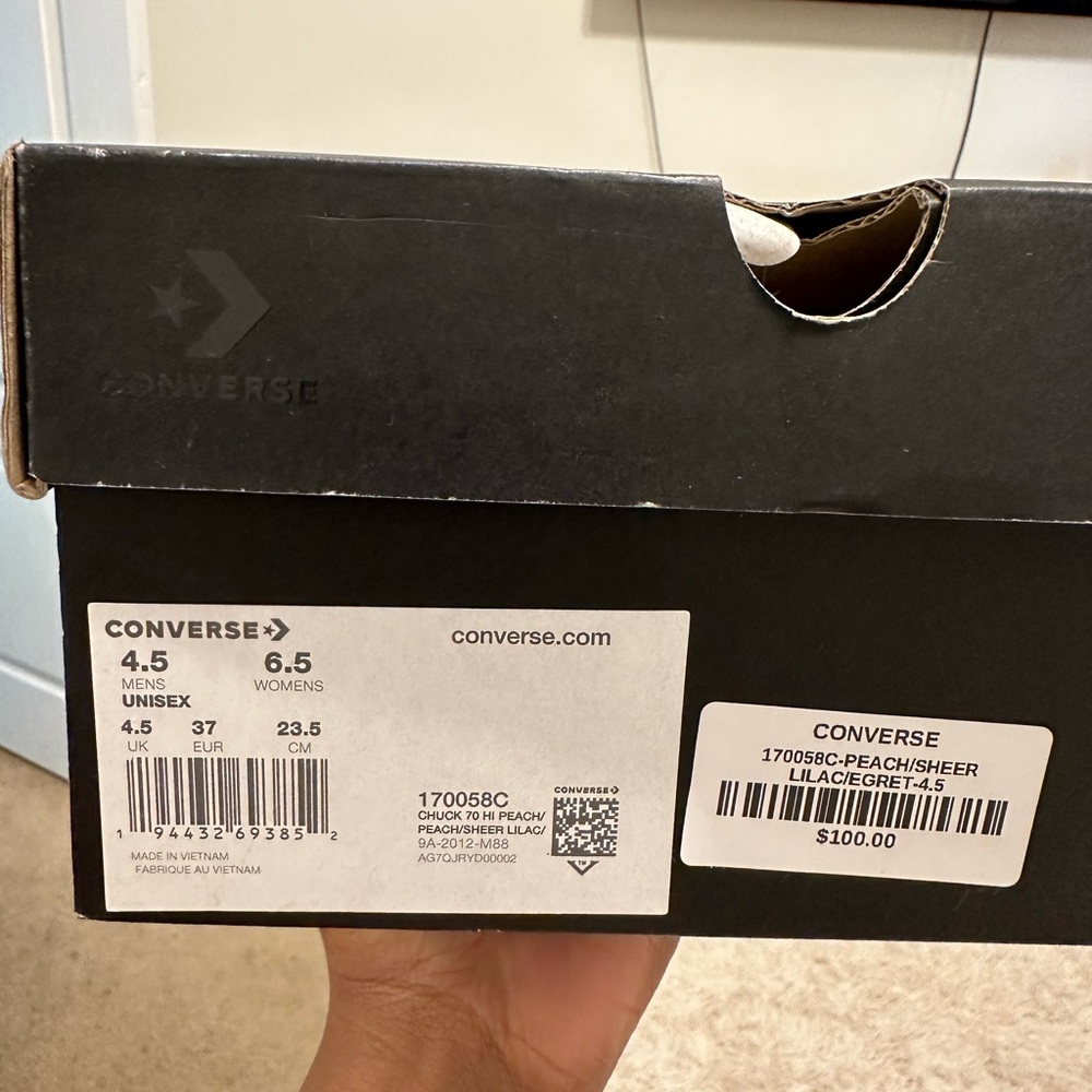 NEW converse - Picture 2 of 2